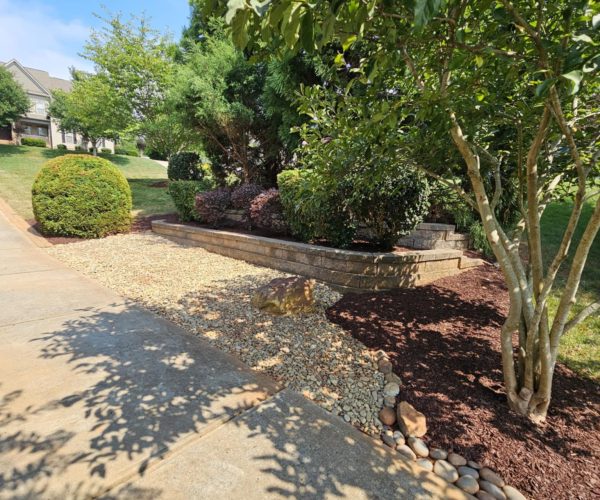 Gravel & Mulch Installation bush trimming